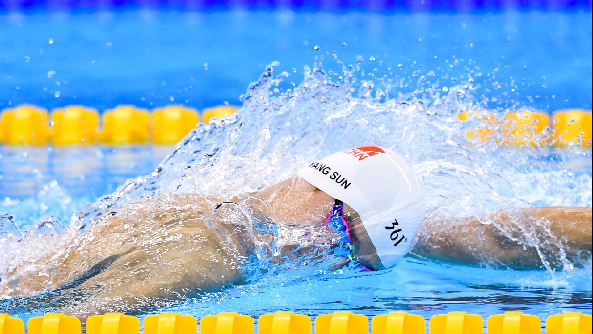 蝶泳赛事吉尔吉斯斯坦发挥稳定，吉尔吉斯斯坦游泳运动员